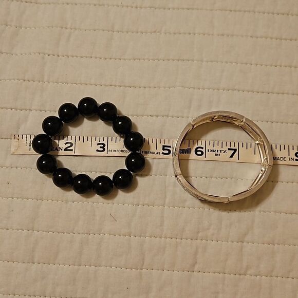 2 bracelets: solid black & geometric print black - Picture 7 of 7